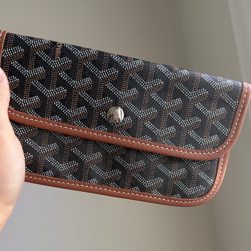 Like new goyard pouch